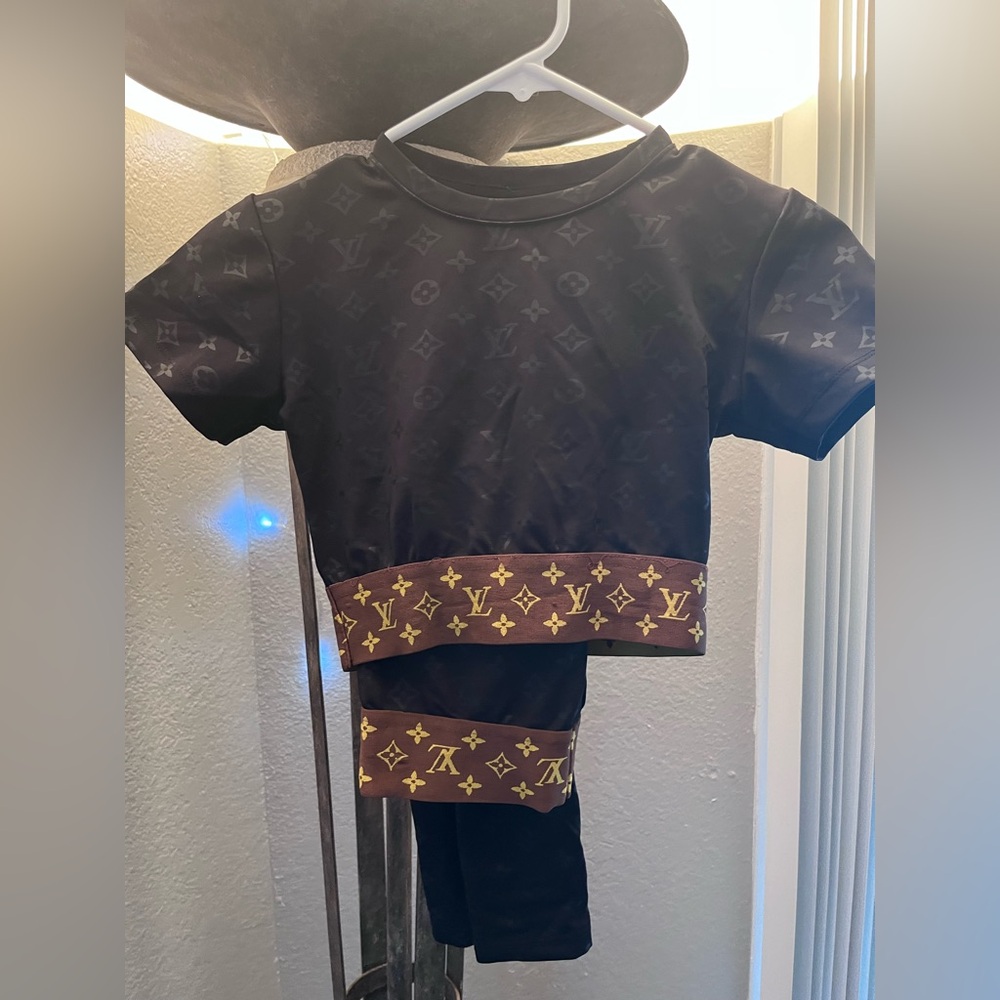 NWOT!!!✨Louis Vuitton Tan and Black Monogram Top & leggings set!!